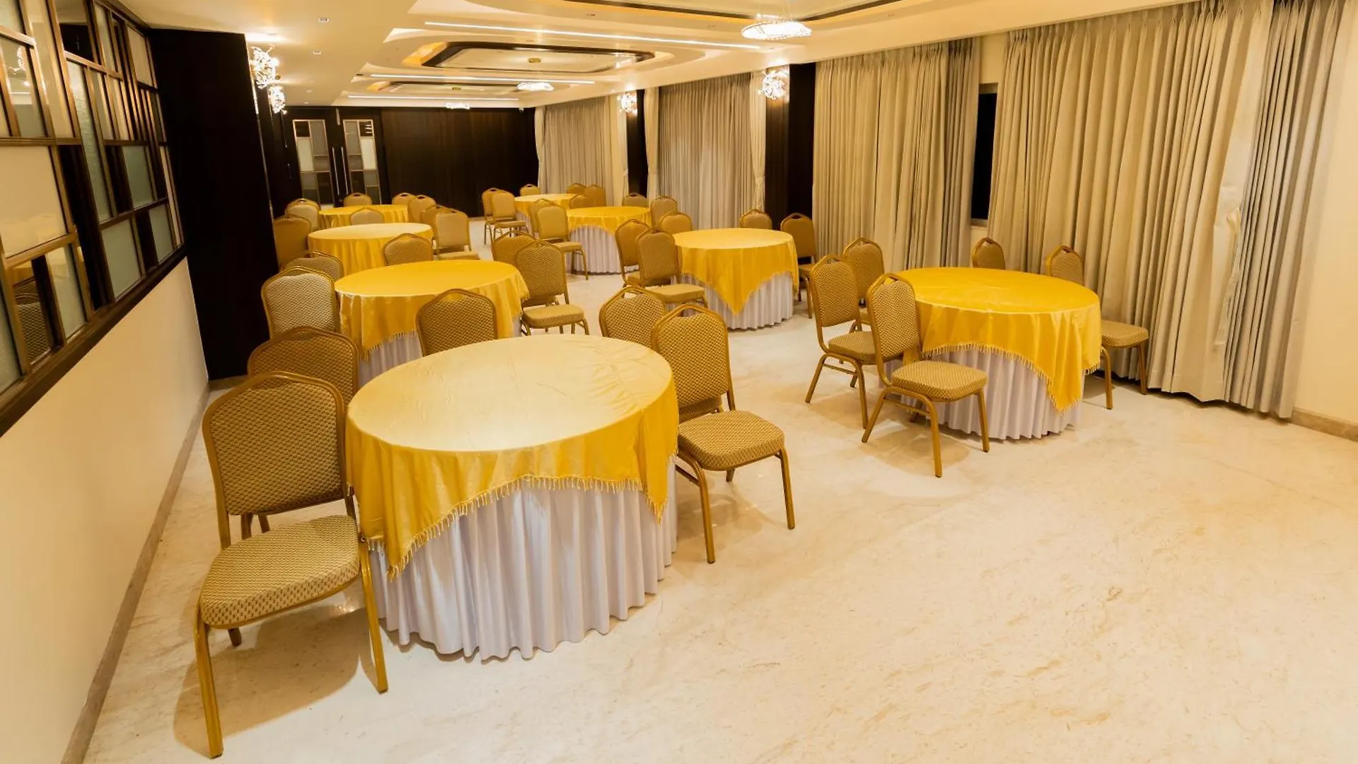 Hotel Le Grandeur Narasimharaja Puram