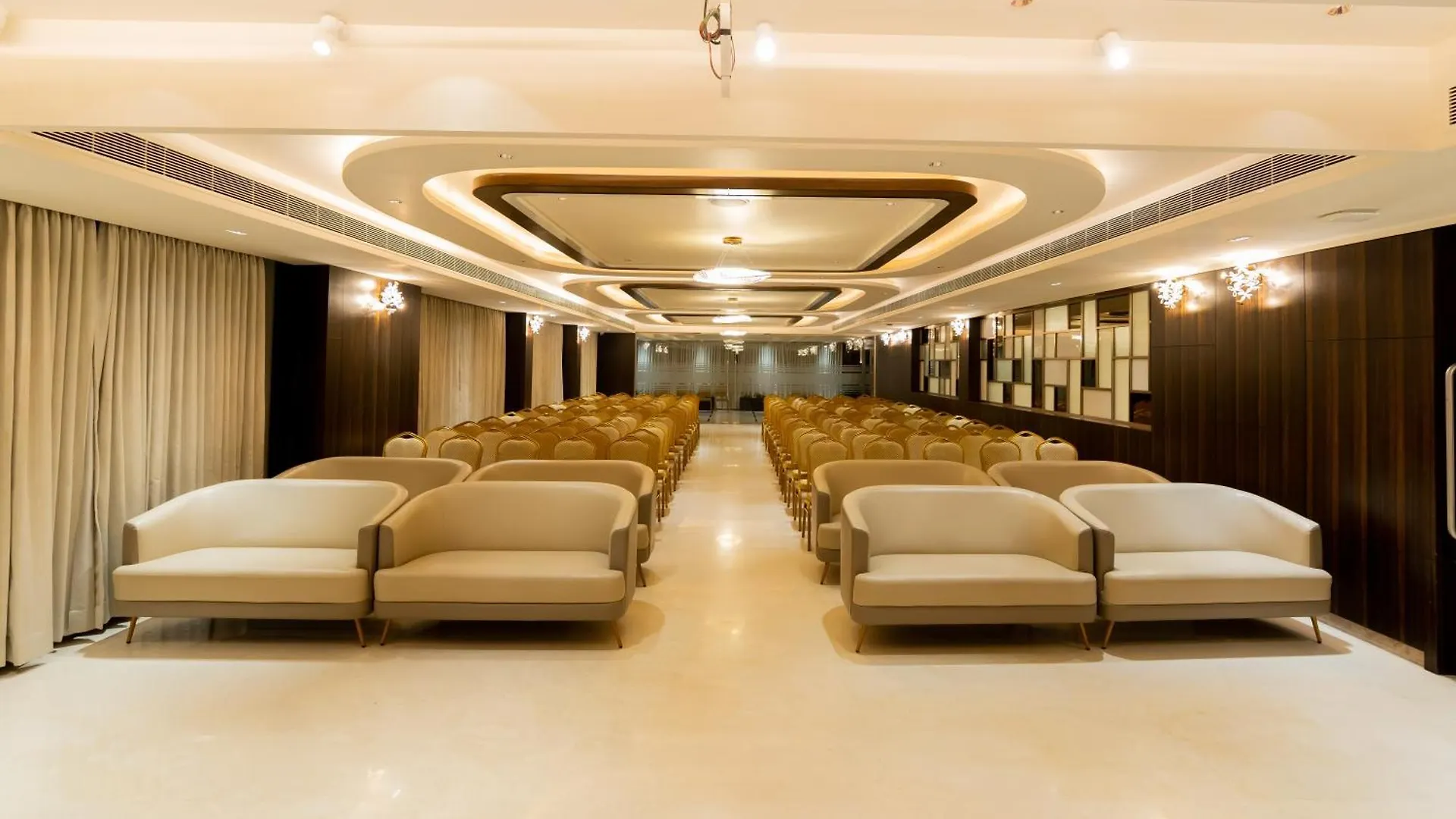 Hotel Le Grandeur Narasimharaja Puram