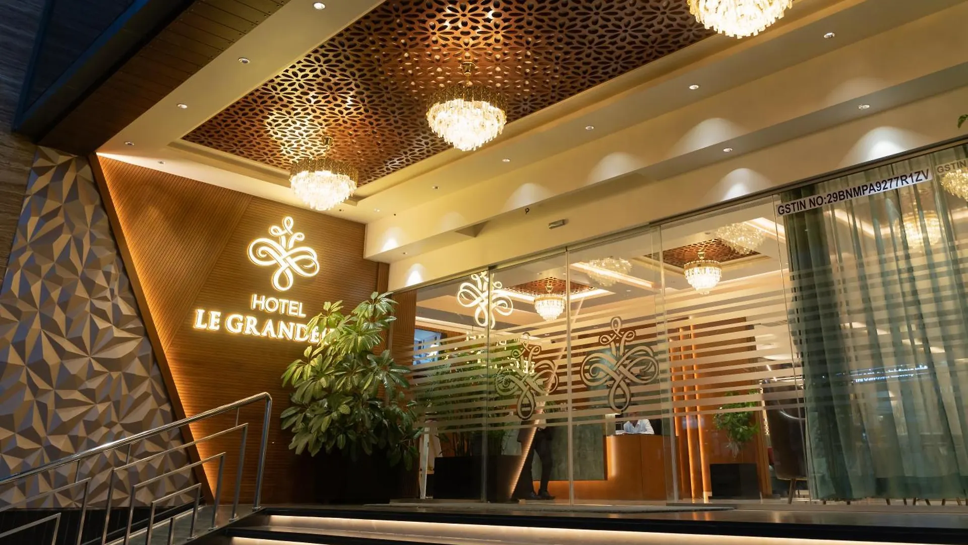 ***  Hotel Le Grandeur Narasimharaja Puram India