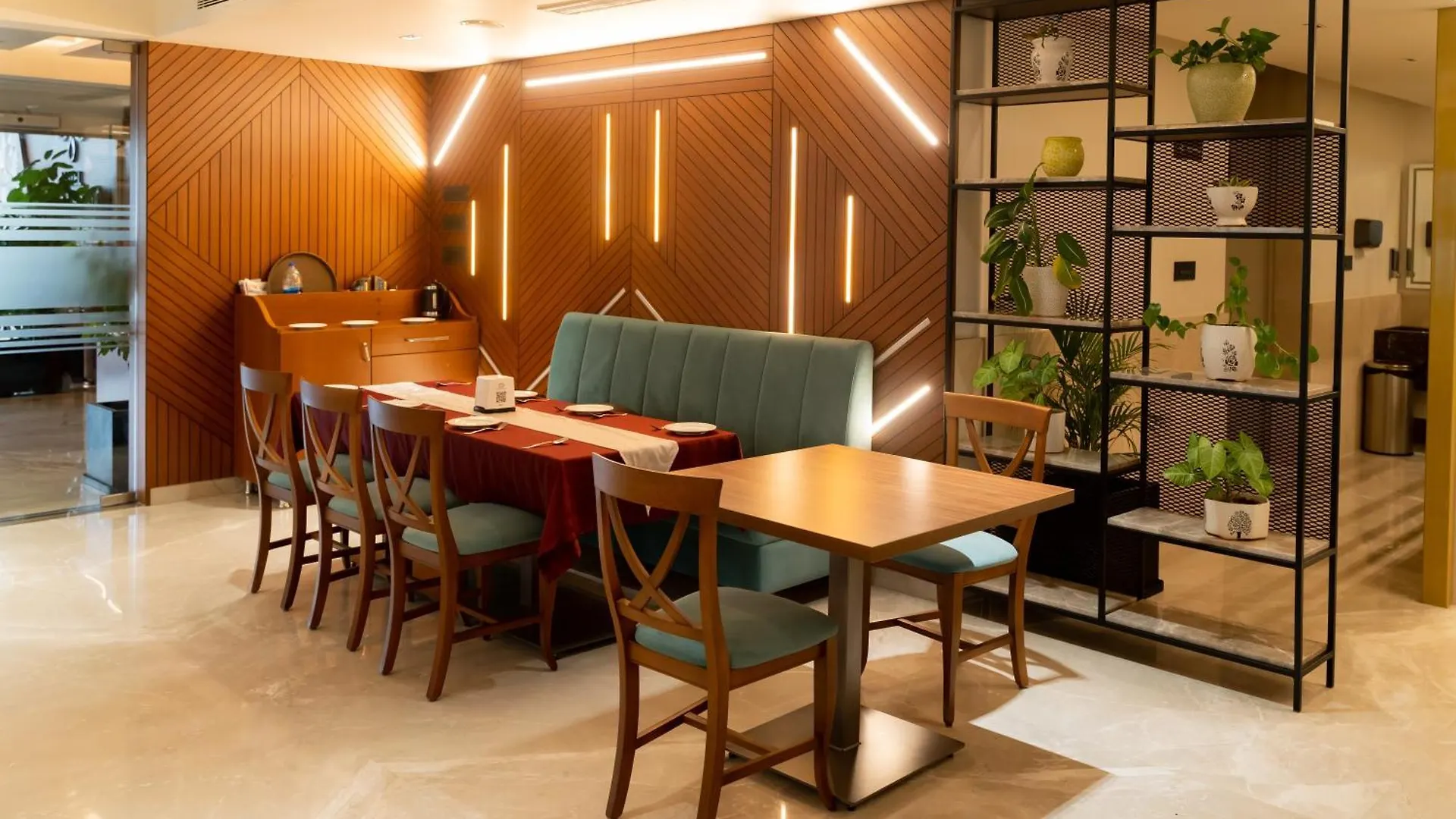 Hotel Le Grandeur Narasimharaja Puram